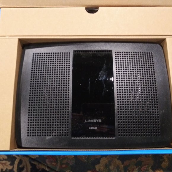 Linksys AC1900 MAX-Stream Dual Band GigaBit Router - Picture 3 of 4